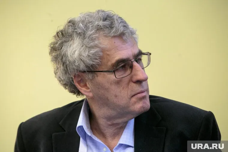 Леонида Гозмана отпустили из СК после допроса, рассказал Михаил Бирюков