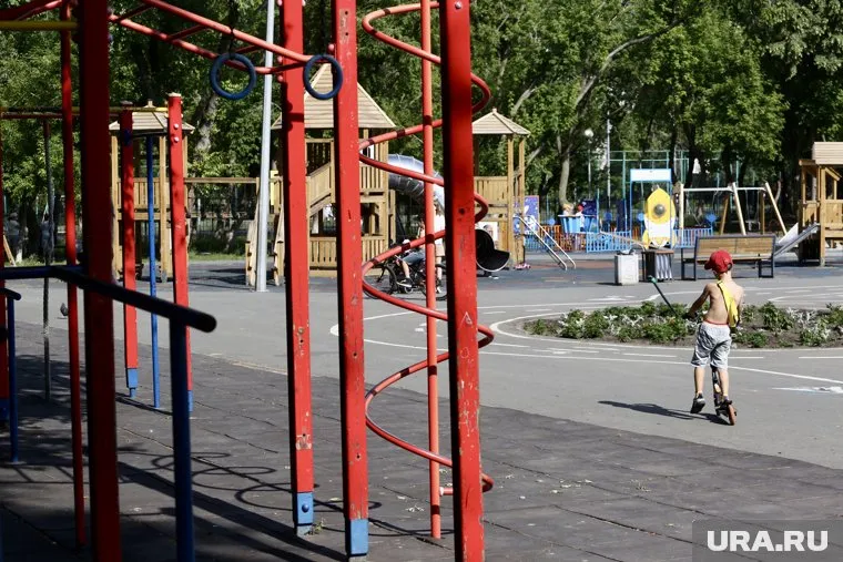 Американские бойцы ЧВК опубликовали фото возле детской площадки с минометами