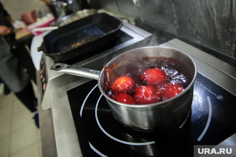 Ошпаривание продуктов кипятком часто называют - бланшированием