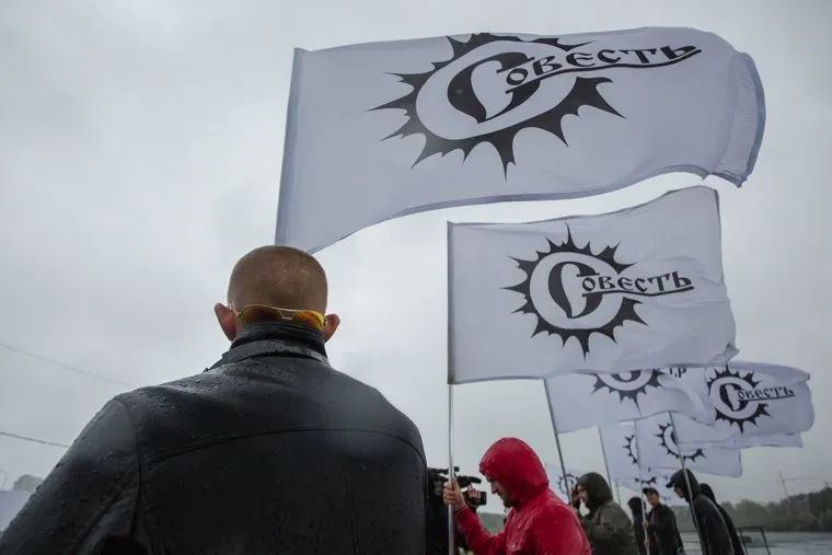 Митинг партии КПРФ против терроризма. Сургут, флаги, митинг, совесть