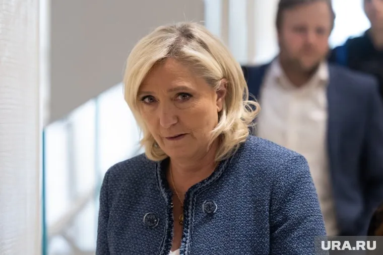 Суд Парижа признал Ле Пен виновной в растрате средств Европарламента