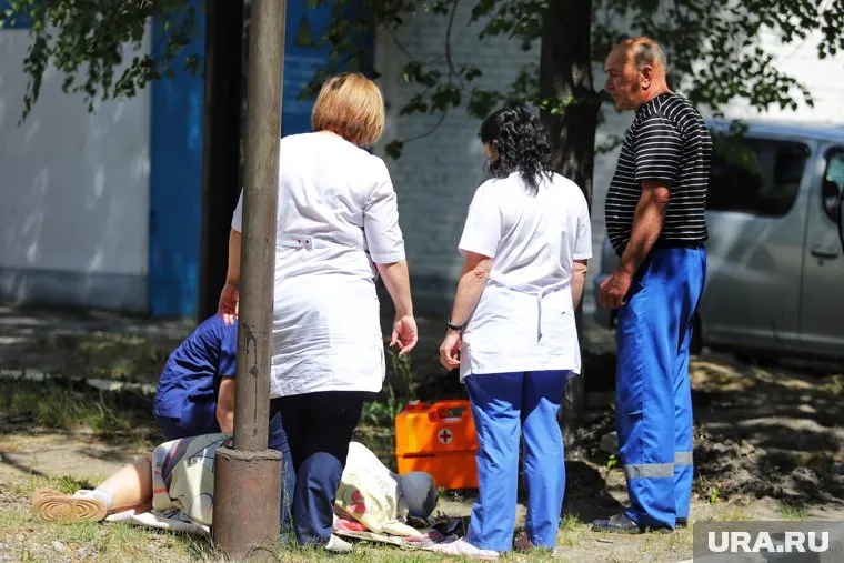 После сообщения о минировании больницы женщине стало плохо