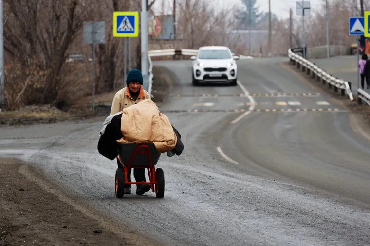 Подготовка к наводнению. СНТ КМЗ-1. Шоссе Тюнина. Курган