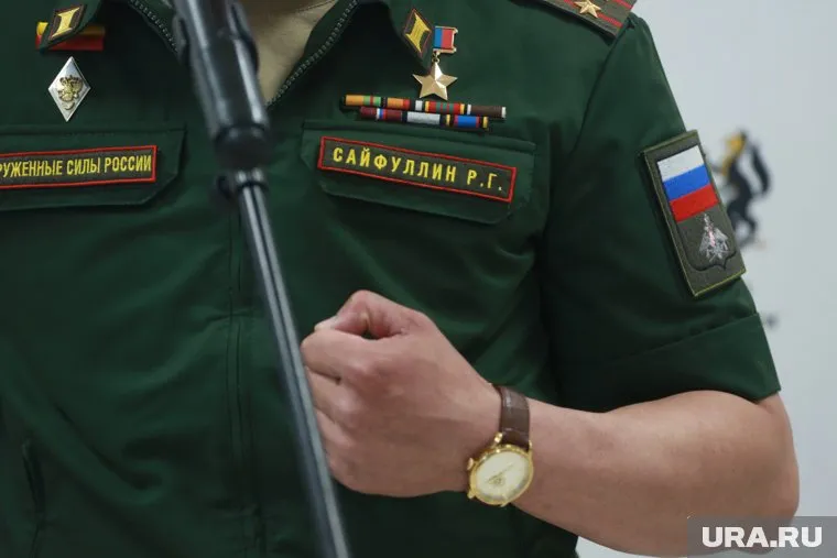 Бойцы, получившие тяжелые ранения, являются примером для поколения молодых офицеров, заявил Сайфуллин