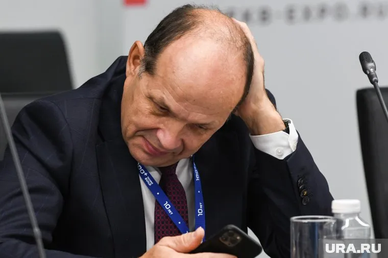 Последние полгода Михаил Волков на работе не появлялся