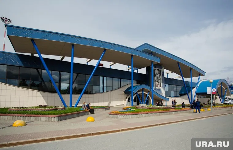 Рейсы из Екатеринбурга и Челябинска в Сургут задержатся боле чем на час