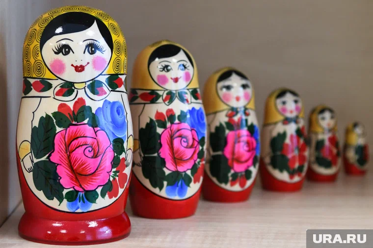 В Дели установили пятиметровую матрешку-студию в честь запуска RT India