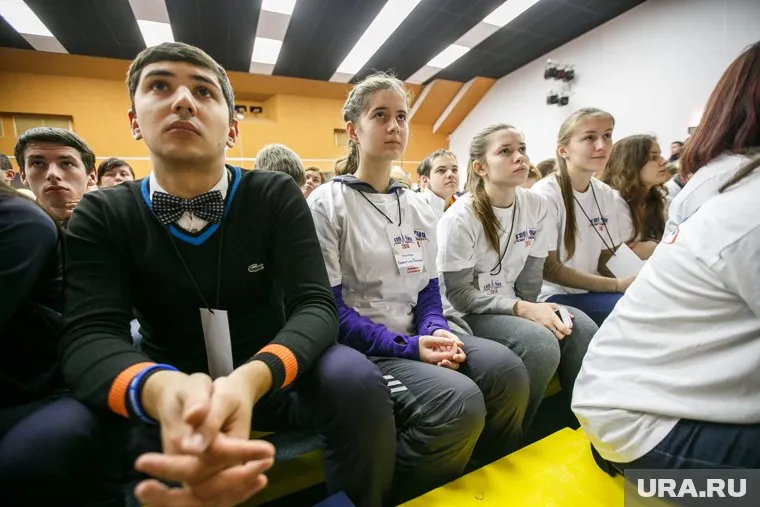 На молодежный форум приехали 100 человек