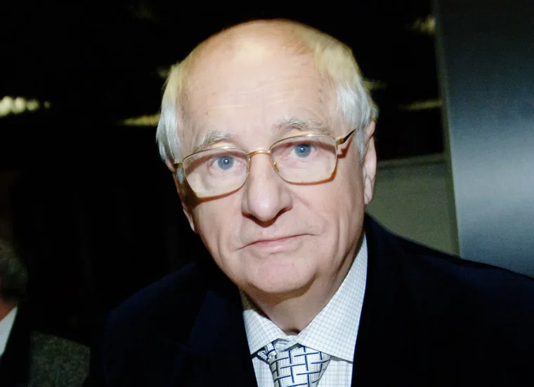 Марк Захаров родился 13 октября 1933 года в Москве