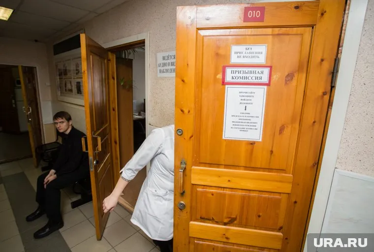 Призывники должны будут потребовать вручить им повестку