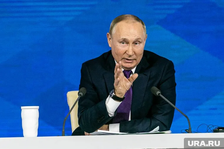 Около 81,5% россиян выразили доверие к президенту РФ Владимиру Путину