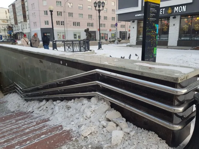 Уборка снега в Ленинском районе. Екатеринбург