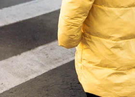 В ХМАО женщина угодила под колеса авто