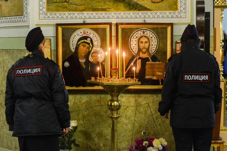 Открытие Международного фестиваля духовной музыки. Кыштым, икона, храм, силовики, вера, рпц, религия, женщина, молитва, полиция, православие, церковь, христорождественский собор