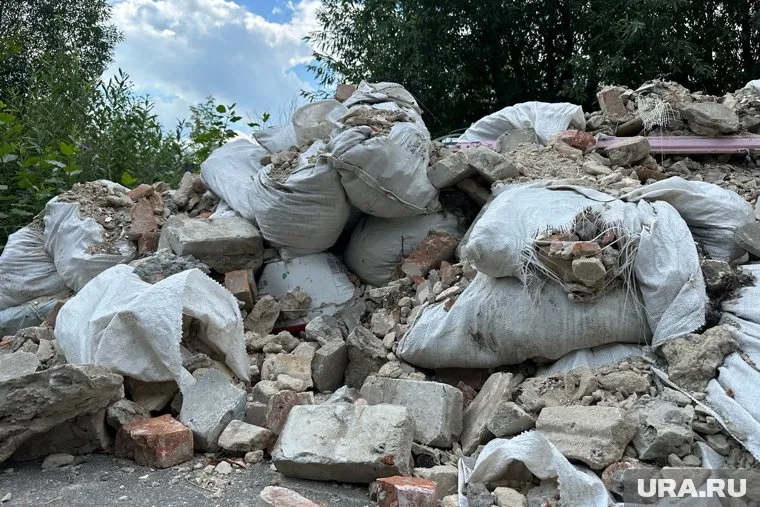 Свалку строительного мусора в Нижневартовске должны ликвидировать дачники 