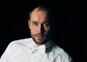 «Я интересен, пока остаюсь завидным женихом»: актеру Максиму Аверину — 50