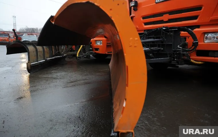 Курганский завод поставит 97 снегоуборочных машин в Казахстан (архивное фото)