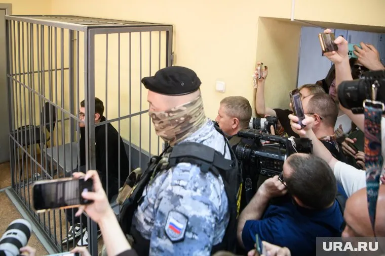 Десятки российских СМИ рассказали об обысках в агентстве и задержании Дениса Аллаярова