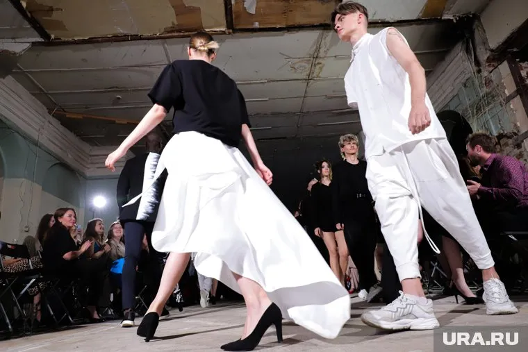 Для гостей вечеринки организуют модный показ