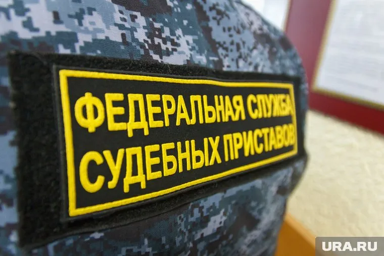 Приставы защитили жительницу Нижневартовска, которой угрожал коллектор
