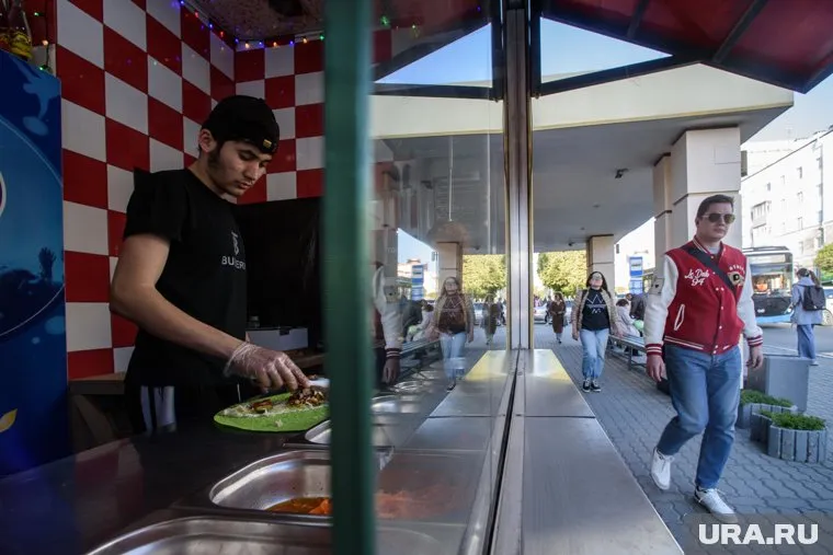 Сотрудники киоска работали без санитарных книжек