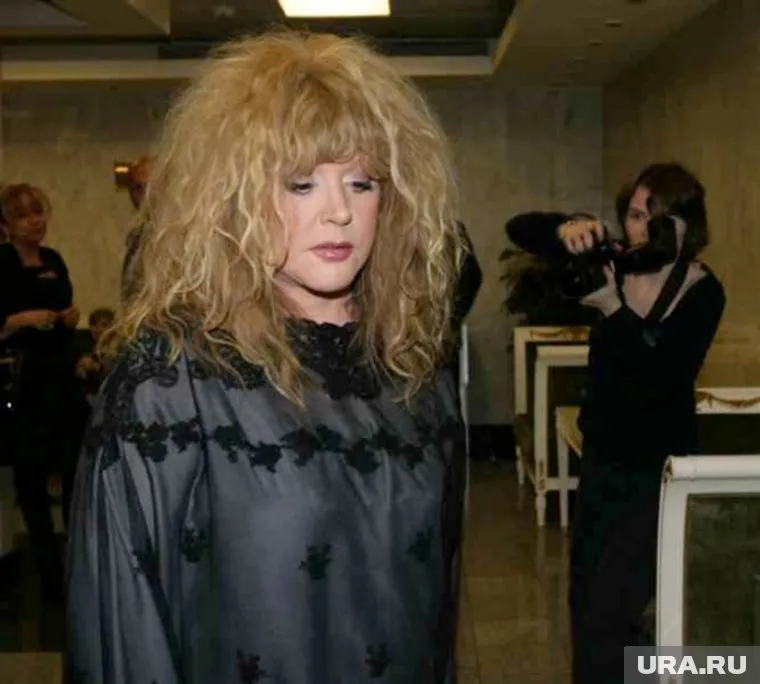 Андрей Разин считает, что Аллу Пугачеву сделало посредственной певицей курение