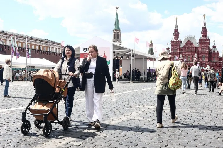 Презентация книги Василия Зубакина "В тени трона". Москва