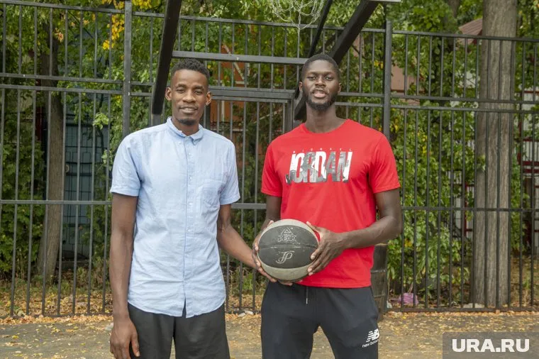 Тайлор Онгвае (слева) и Малик Диме будут представлять пермский баскетбольных клуб в Единой Лиге ВТБ