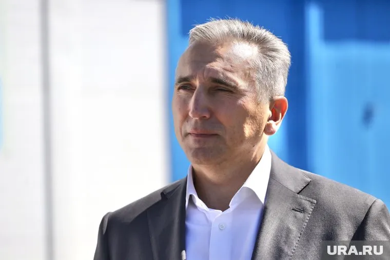 Губернатор Александр Моор с делегацией из Тюмени работает в луганском Краснодоне (архивное фото)