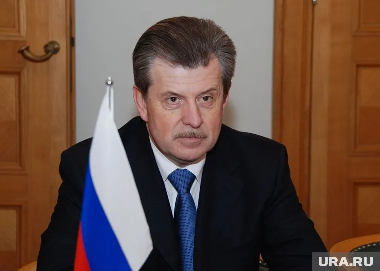 С 2000 по 2007 годы Вахруков был заместителем полпреда президента в УрФО