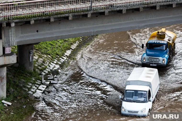 За ночь городские службы откачали 1 300 кубометров воды