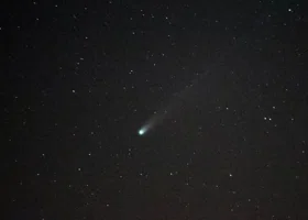 Таинственный зеленый объект пронесся над Москвой: факты о самых громких небесных аномалиях в истории страны