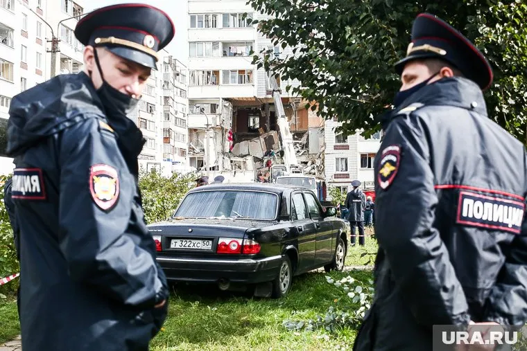 Из-за взрыва газа разбилось стекло на балконе соседнего дома