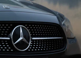 Мерседес жены главного редактора «Sputnik International» попал в ДТП