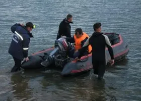 Власти рассказали, почему перевернулась лодка на челябинском озере