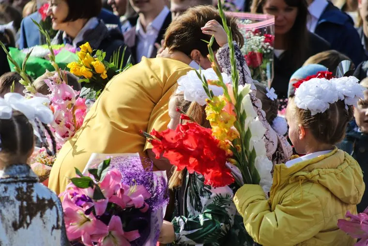 Торжественная линейка в гимназии 27. Курган