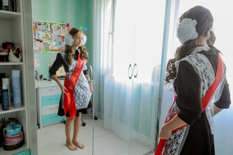 Выпускница 11 класса Анастасия Санникова во время онлайн Последнего звонка. Челябинск