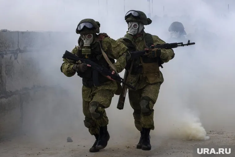 Гранаты со слезоточивым газом полностью нейтрализуют противника