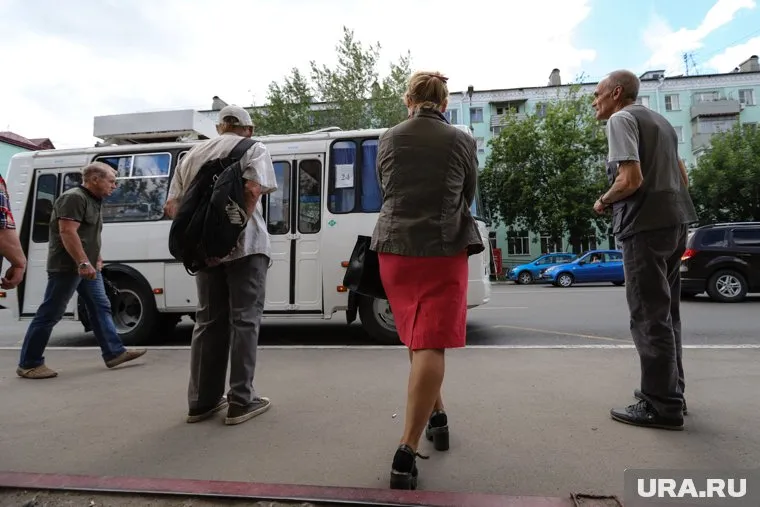 Не всем пассажирам автобусов удается воспользоваться бесконтактной оплатой