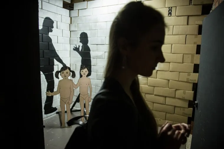 Выставка "Враг" в галерее уличного"Свитер". Екатеринбург, современное искусство, стрит-арт, домашнее насилие