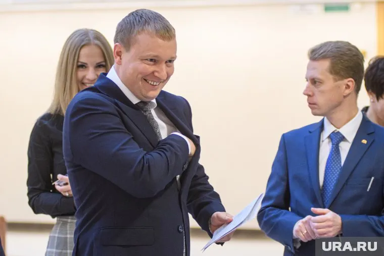 Автору нового названия ТРЦ Владимир Смирнов подарил Apple Watch