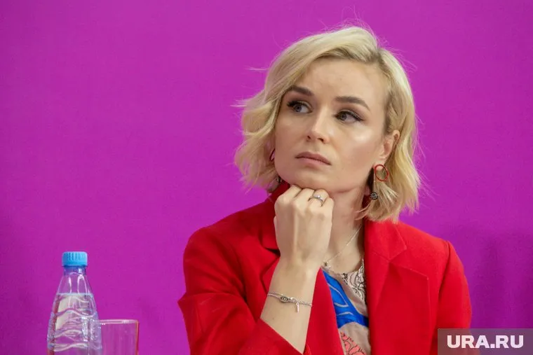 Полина Гагарина оказалась в больнице из-за больного горла