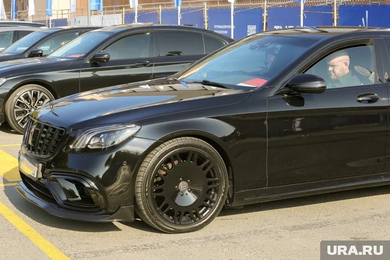 Mercedes, на котором похитители передвигались по Москве,  часто мелькал в окружении Кадырова
