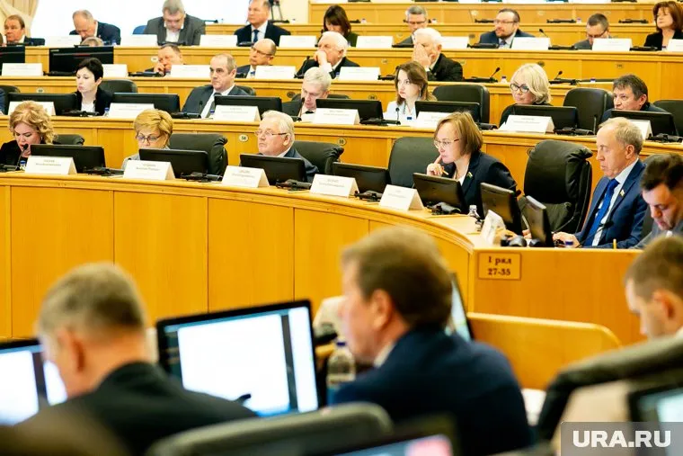 Сотрудники аппарата думы выступят с инициативой, чтобы депутаты платили семьям бойцов СВО