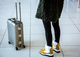 Туристам из России усложнили путь в Европу: почему запретили многократные визы и что теперь делать