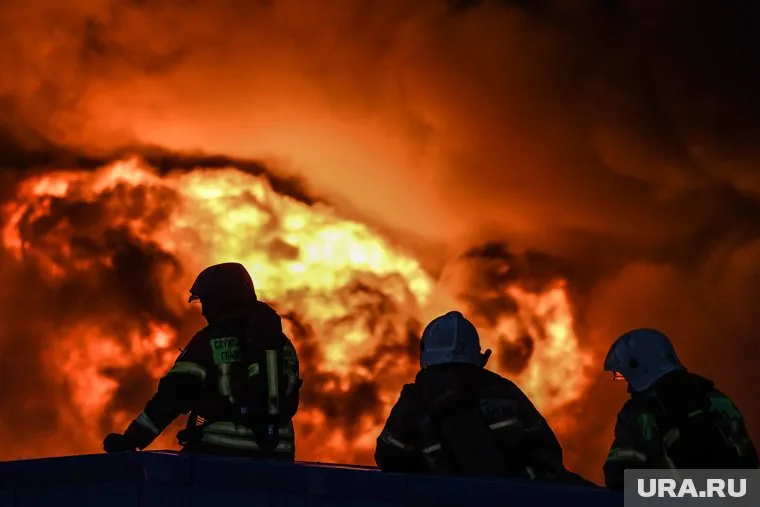 По предварительной версии причиной пожара стало короткое замыкание, сообщает ТАСС со ссылкой на экстренные службы