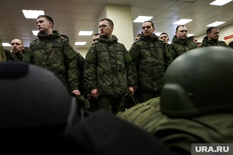 Желающих подписать контракт с Минобороны РФ ждут в пункте отбора на военную службу по контракту