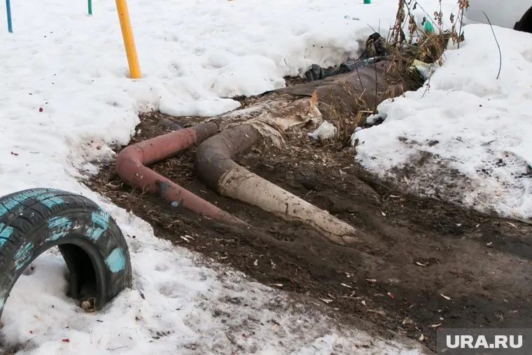Теплотрасса в Ныробе требует утепления (архивное фото)