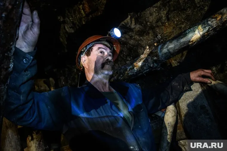 Шахту, где работал мужчина, постоянно обстреливали украинские силовики (архивное фото)