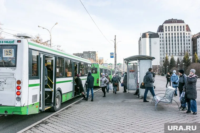 В Салехарде местные жители жалуются на вечно опаздывающие автобусы